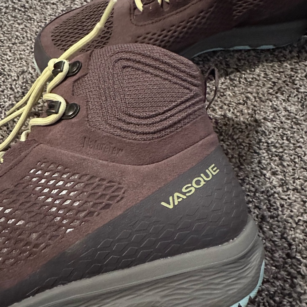 Vasque- BREEZE LT NTX LIGHTWEIGHT WATERPROOF HIKING BOOTS - Picture 3 of 12